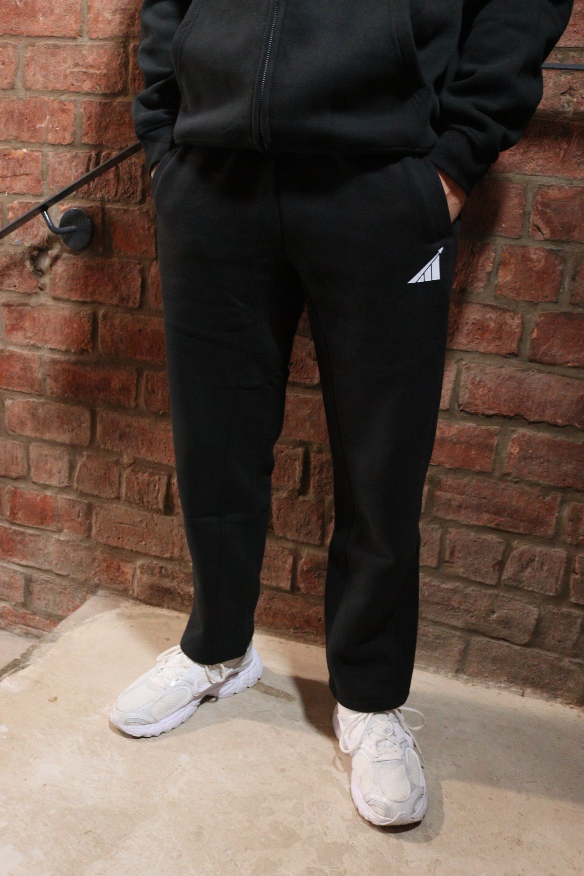 Men’s Oversized Uncuffed Joggers