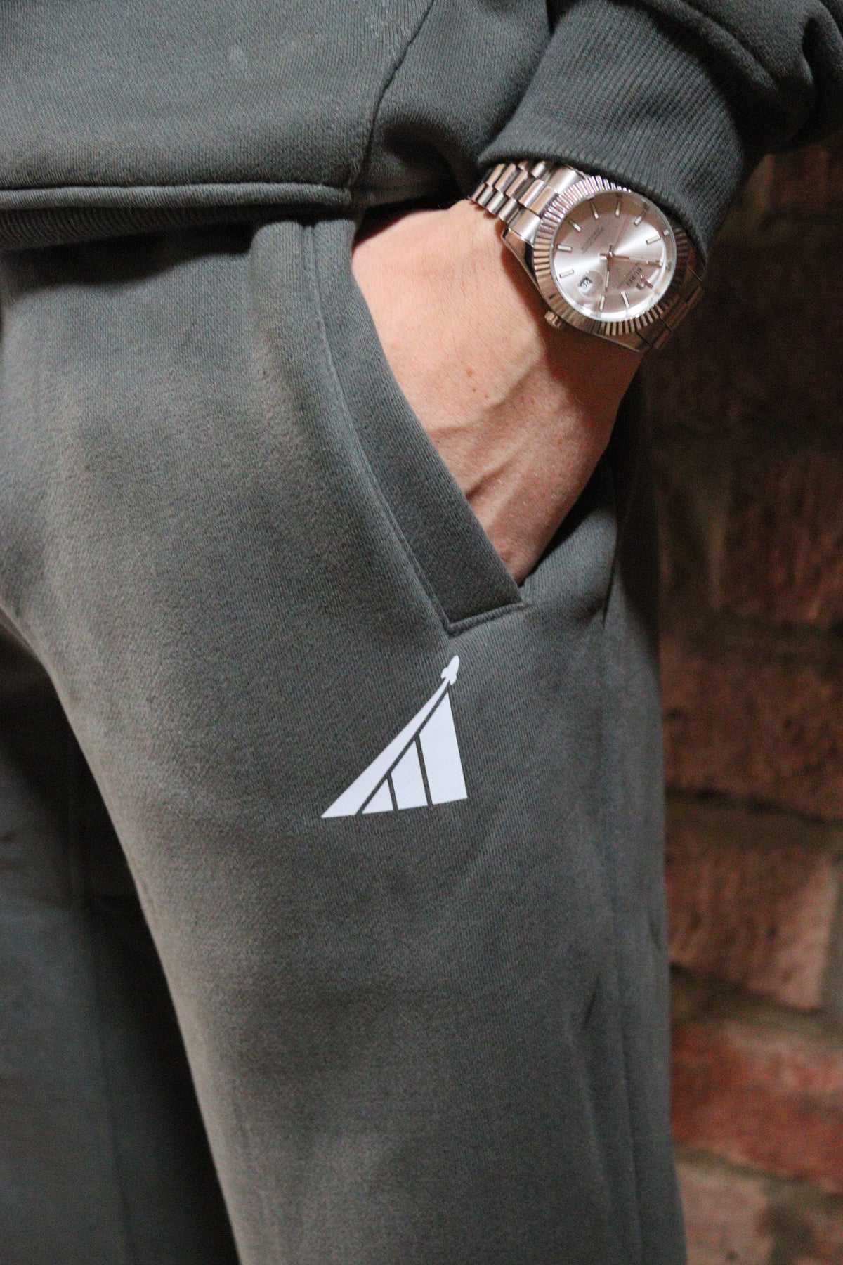 Men’s Oversized Uncuffed Joggers
